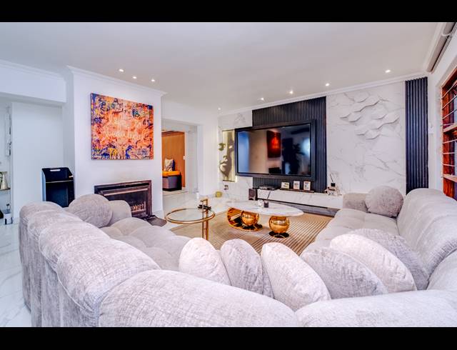5 BEDROOM HOUSE FOR SALE IN LONEHILL